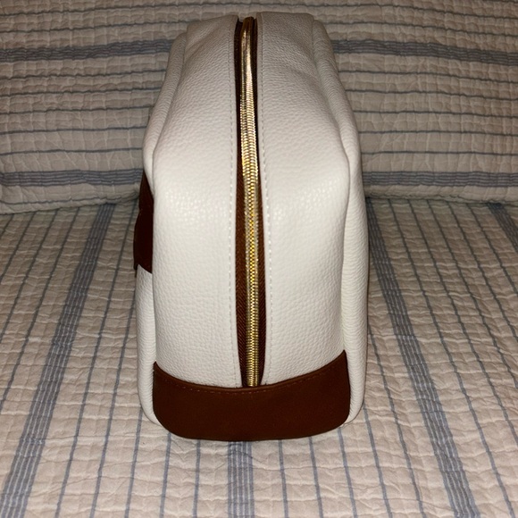 Mark & Graham Concourse Vegan Leather Travel Pouch - Picture 3 of 8